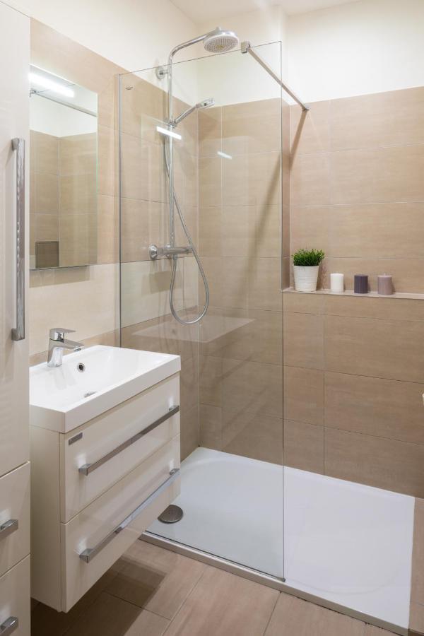 Apartment Homey Flat In Vinohrady By Days Prague