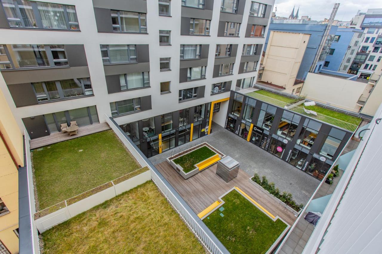 Spacious Terrace With Free Private Parking Daire