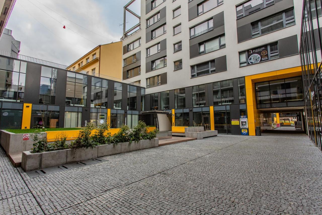 Daire Spacious Terrace With Free Private Parking *