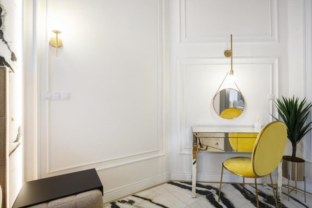 Palace By Main Station - Premier *