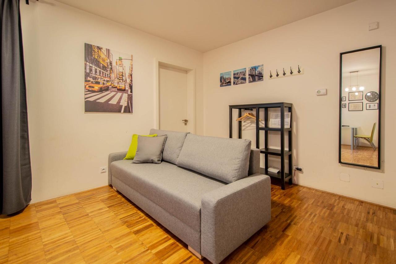 Modern With Balcony And Garage Appartement Prague