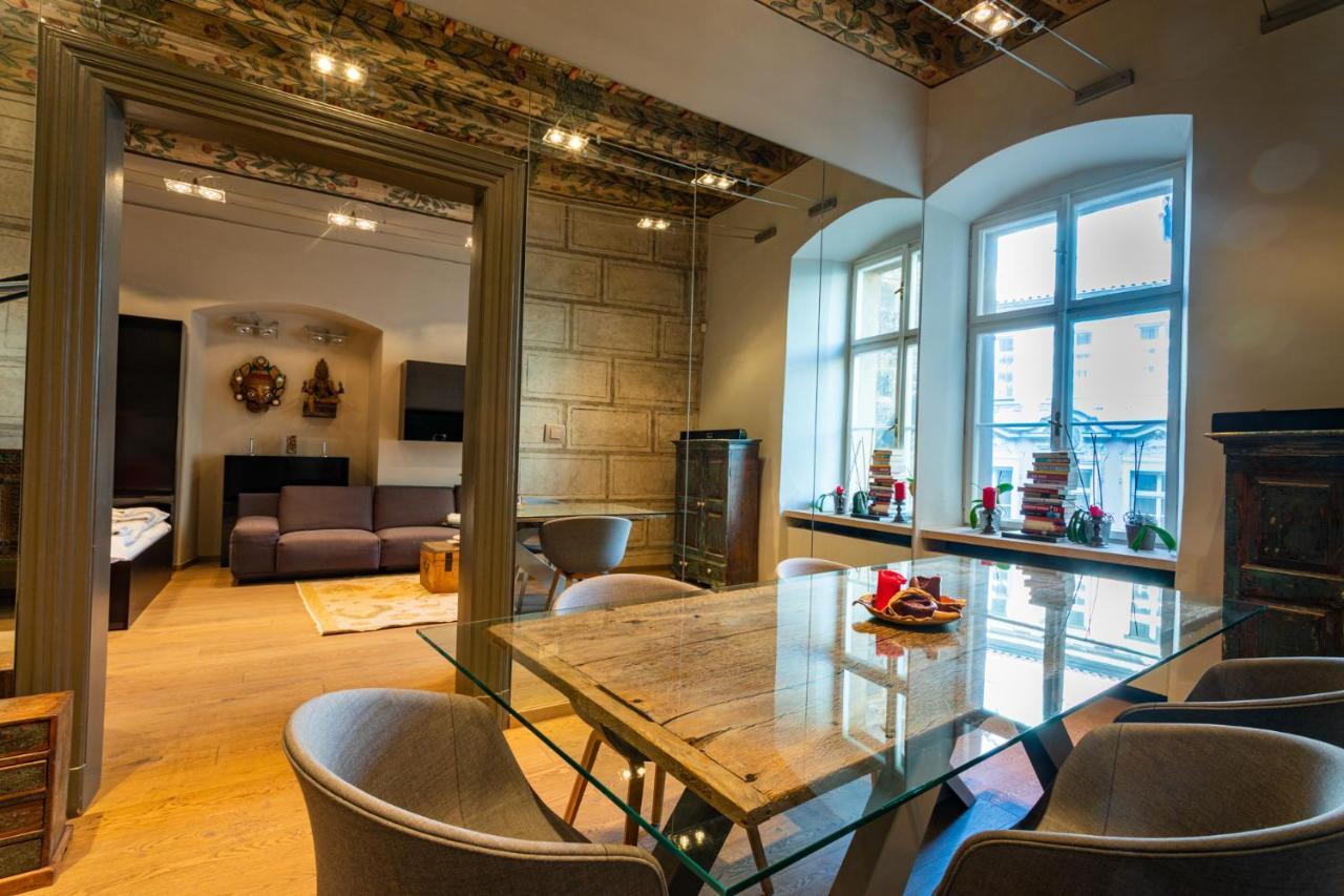 Mostecka Apartment