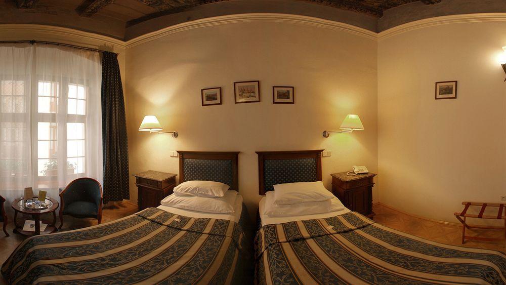 Elite Hotel 4*