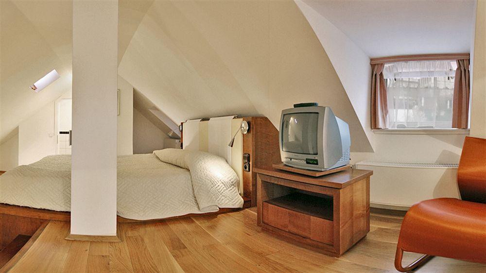 The Golden Wheel Hotel 4*
