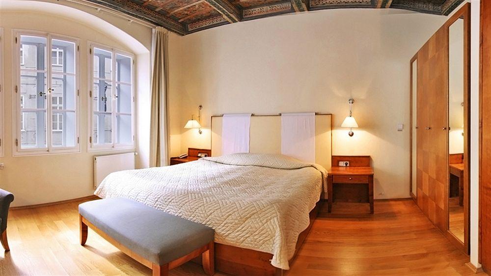 The Golden Wheel Hotel