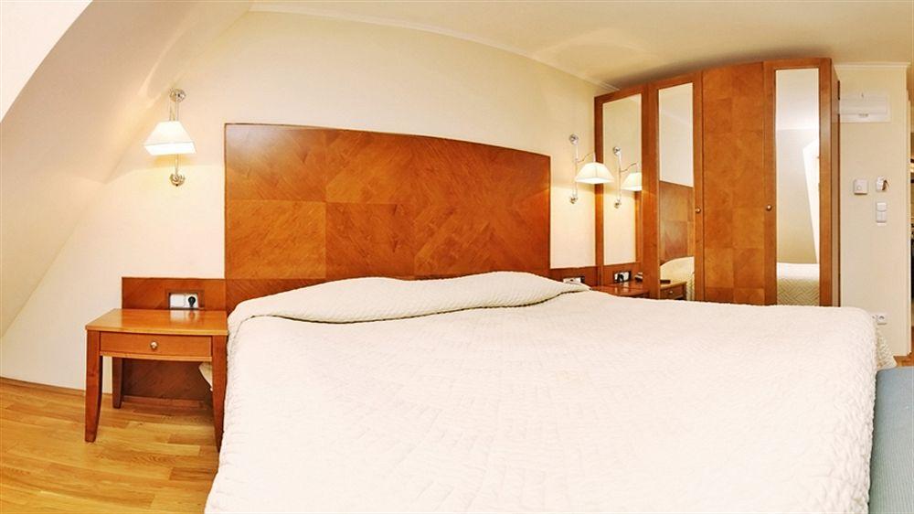 The Golden Wheel Hotel 4*