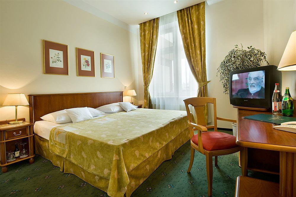 Ea Rokoko Otel Prag