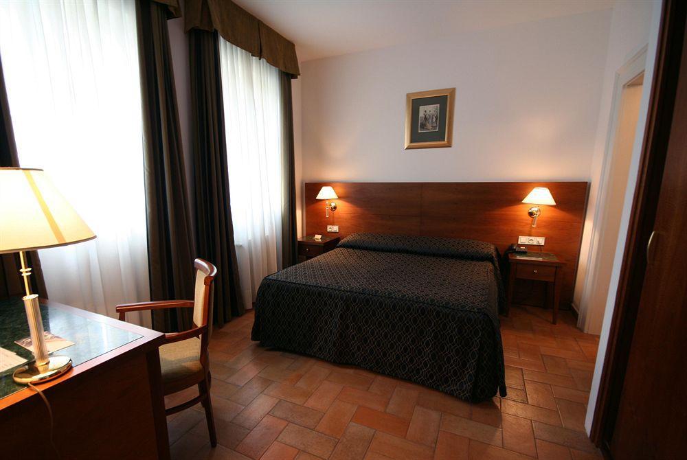 Galileo 4* Prague