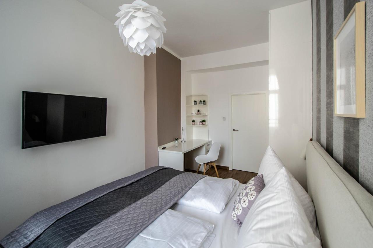 Executive Bright Apt. By Ruterra * Praga