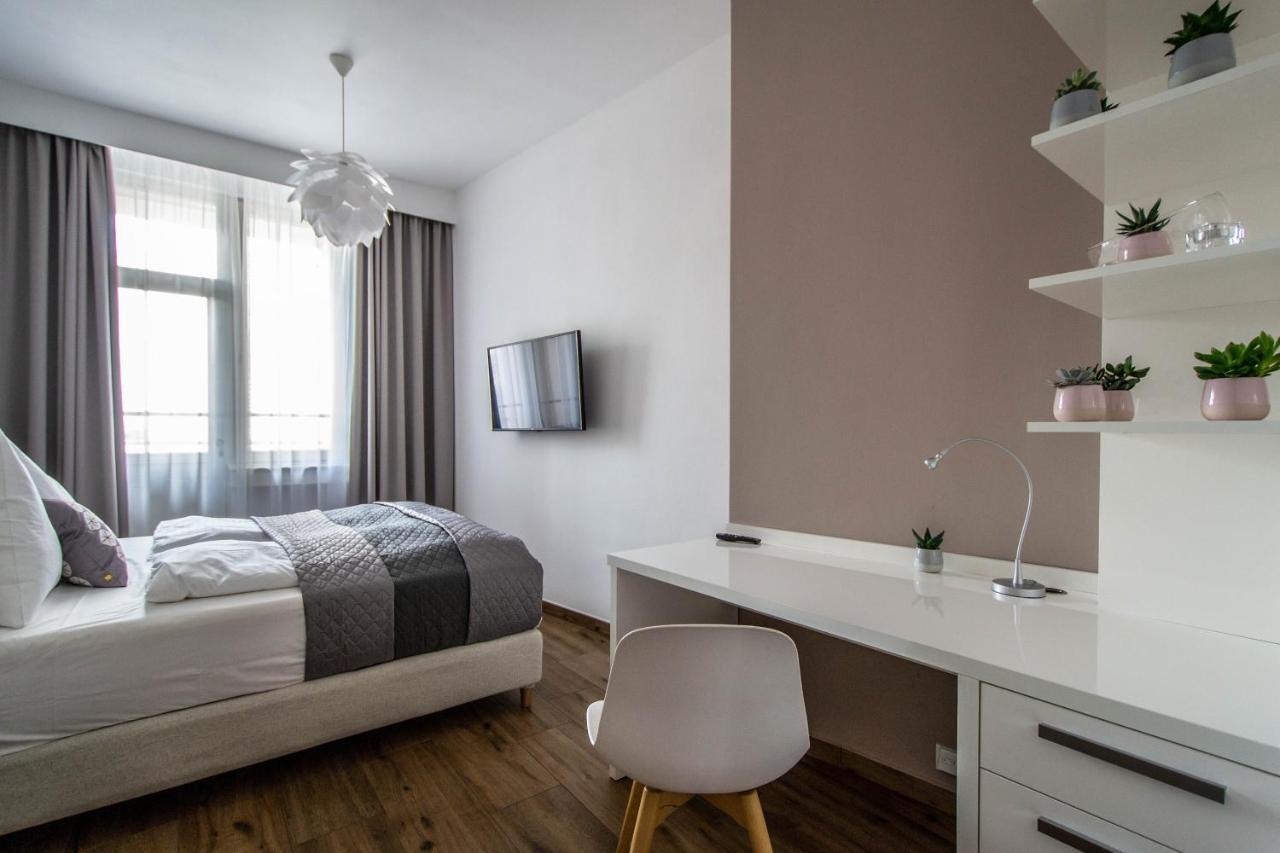 Executive Bright Apt. By Ruterra