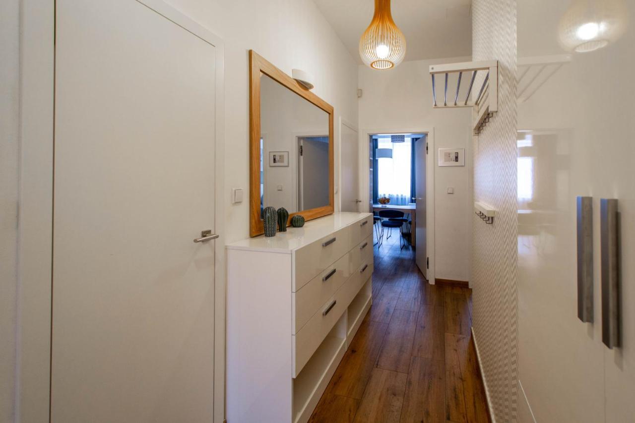 Executive Bright Apt. By Ruterra *