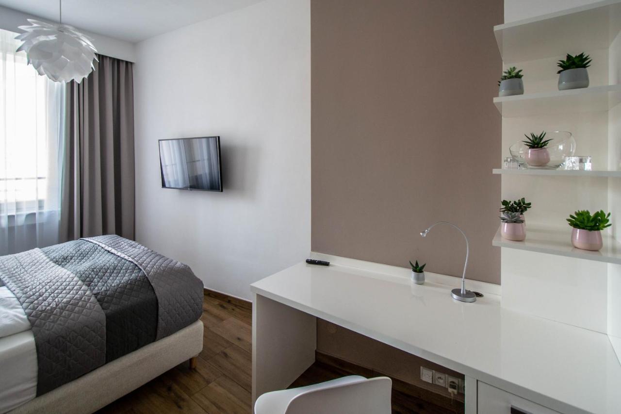 Executive Bright Apt. By Ruterra