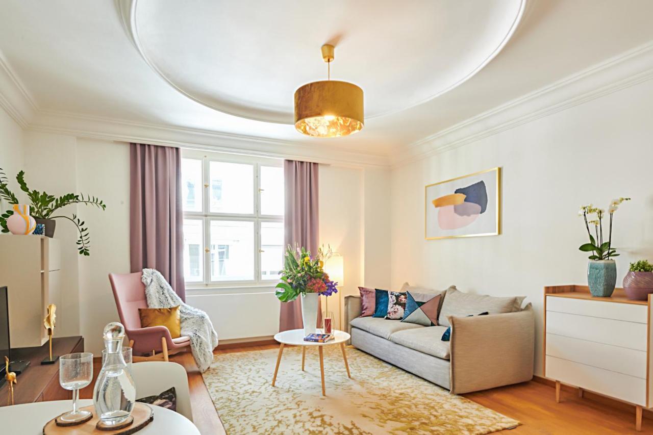 Palace Dlouha - Old Town Apartment *