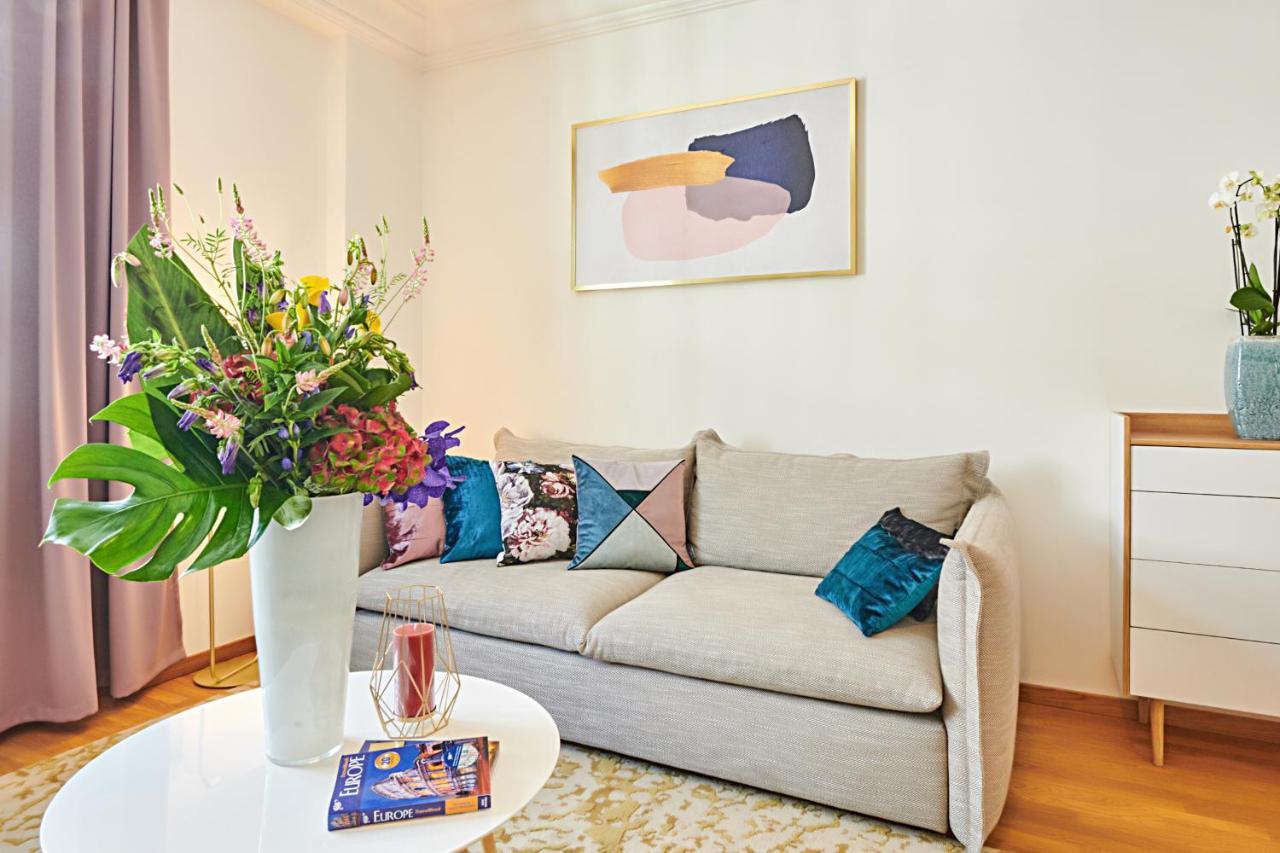 Palace Dlouha - Old Town Apartment