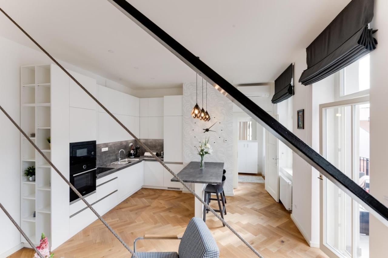 Andel Design Duplex, Ac, Garage Apartment