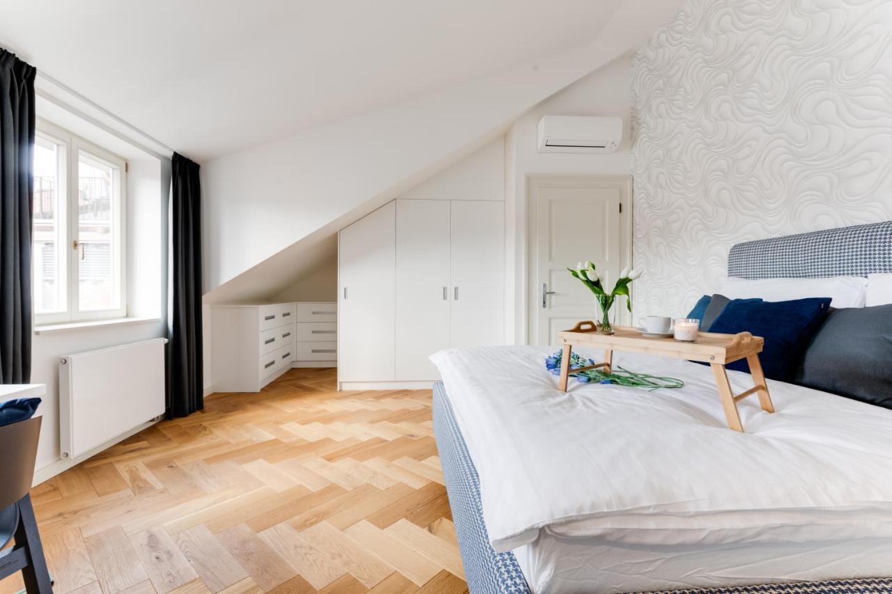 Apartment Andel Design Duplex, Ac, Garage
