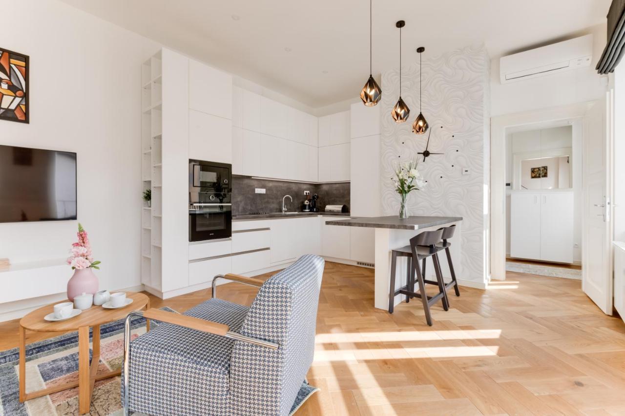 Apartment Andel Design Duplex, Ac, Garage *