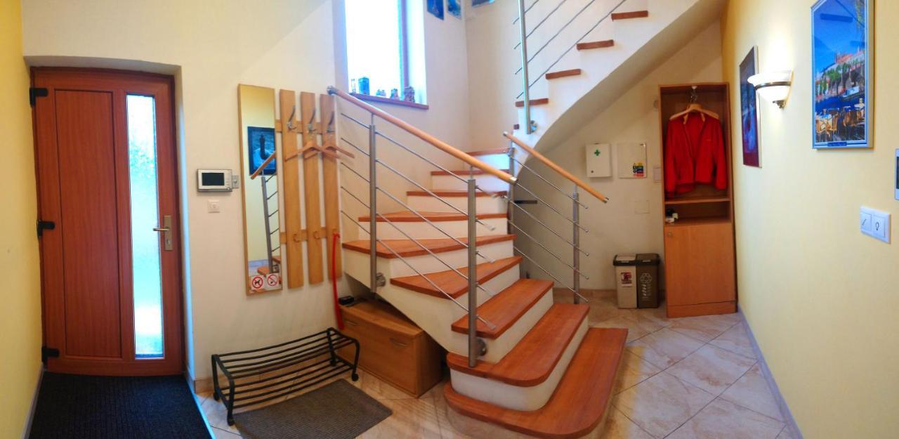 Lovely Apartment, Garden, Parking, Wifi, Netflix Prague