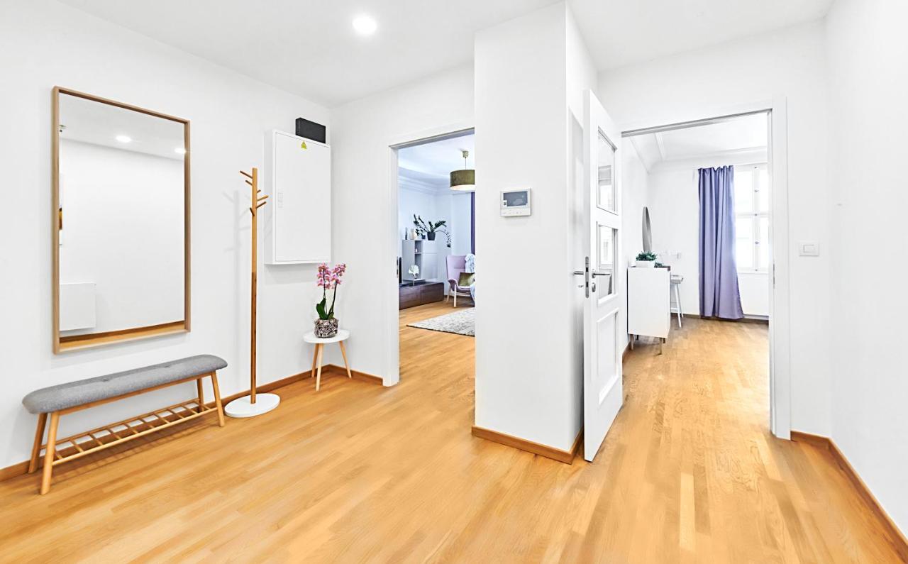 Palace Dlouha - Old Town Apartment *
