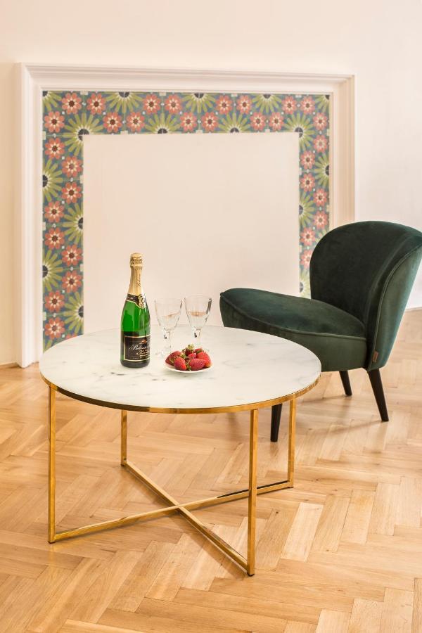 Apartment Downtown Designer Karlin