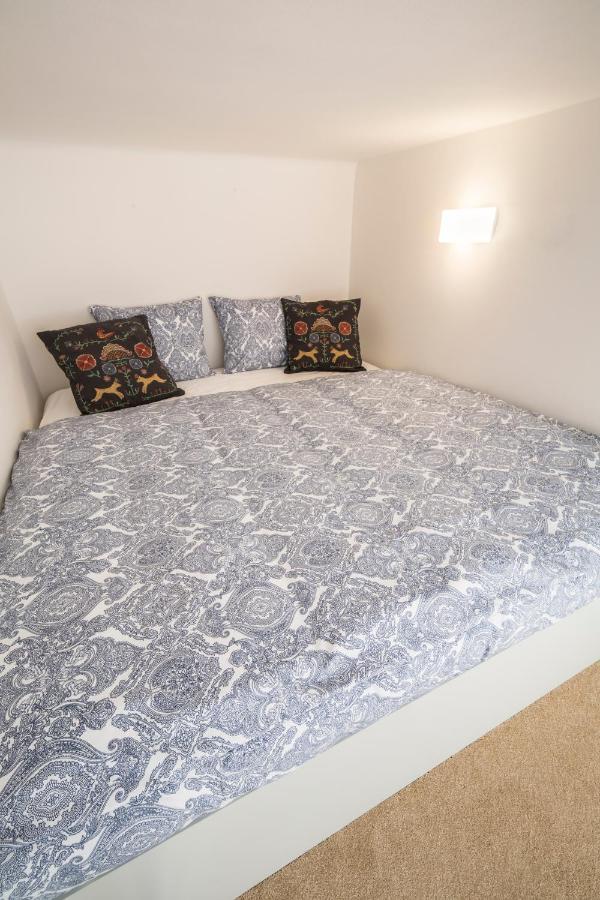 Downtown Designer Karlin Apartment