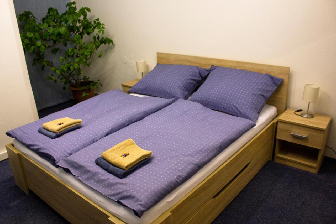 Blue In Beautiful Style Garden With Atmosphere Appartement Prague