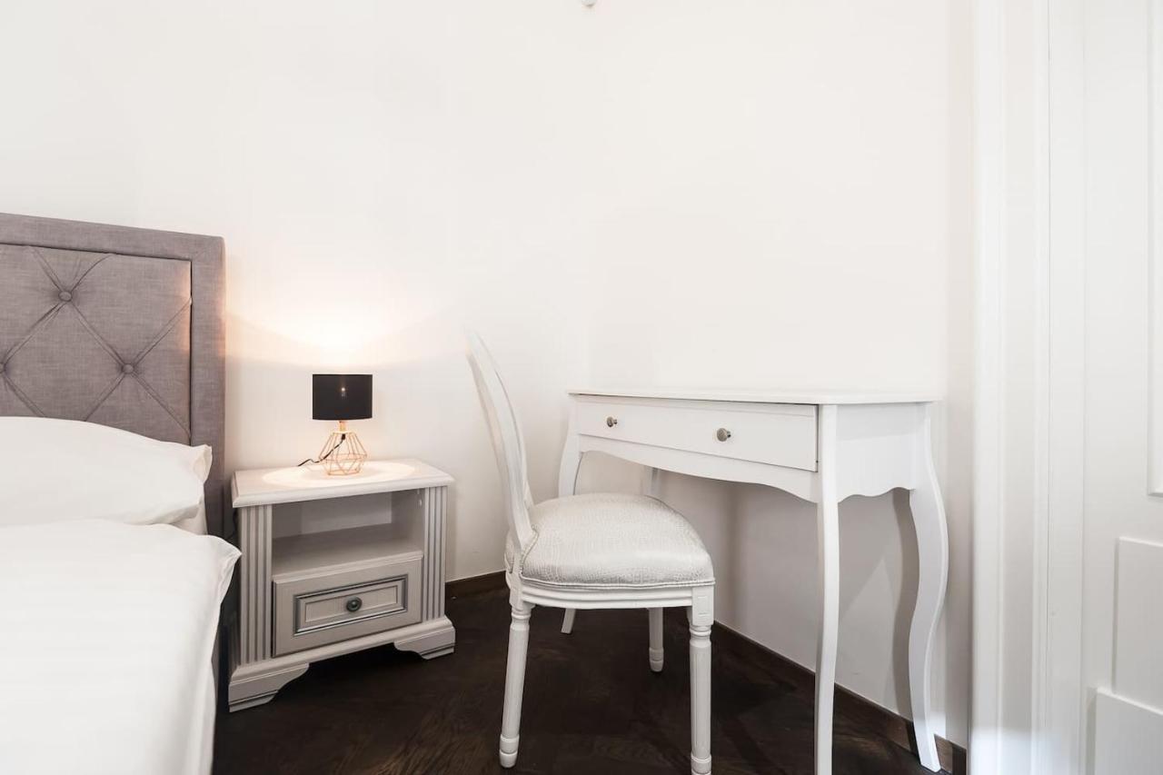 Palace Dlouha - Old Town Apartment Prague