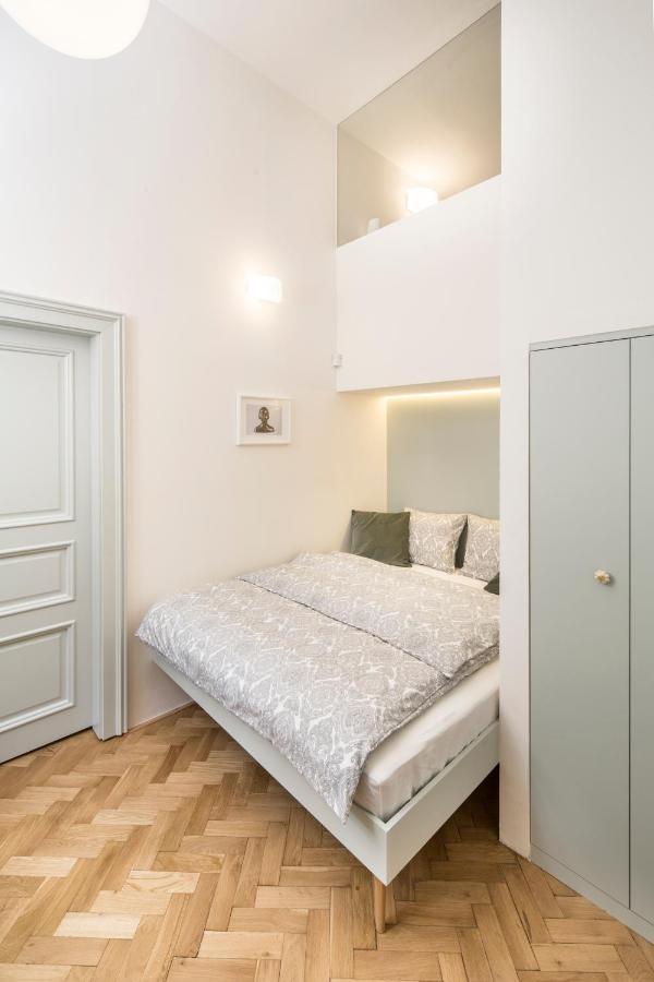 Apartment Downtown Designer Karlin