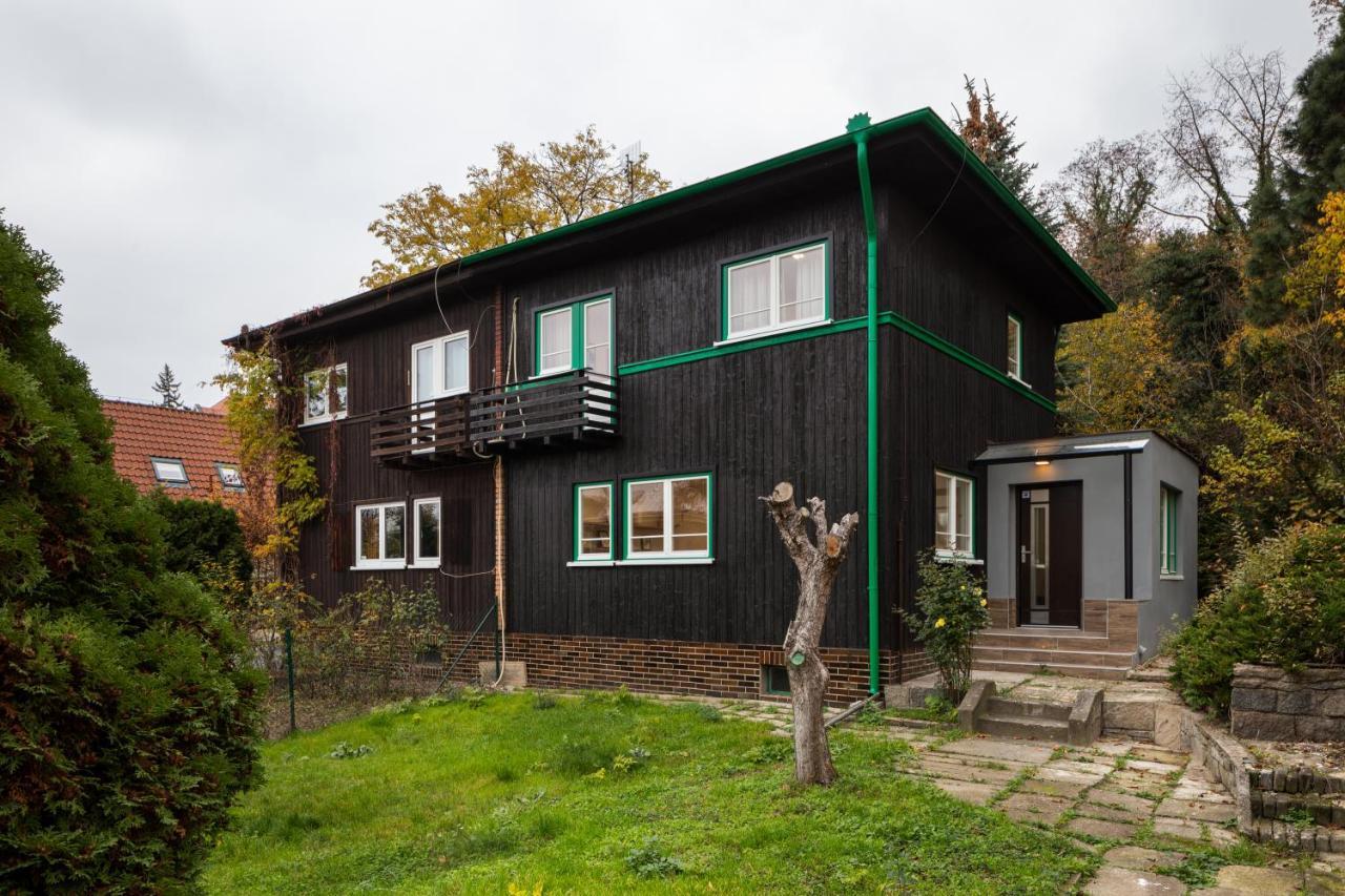 Minimalistic House In Vinohrady By Days