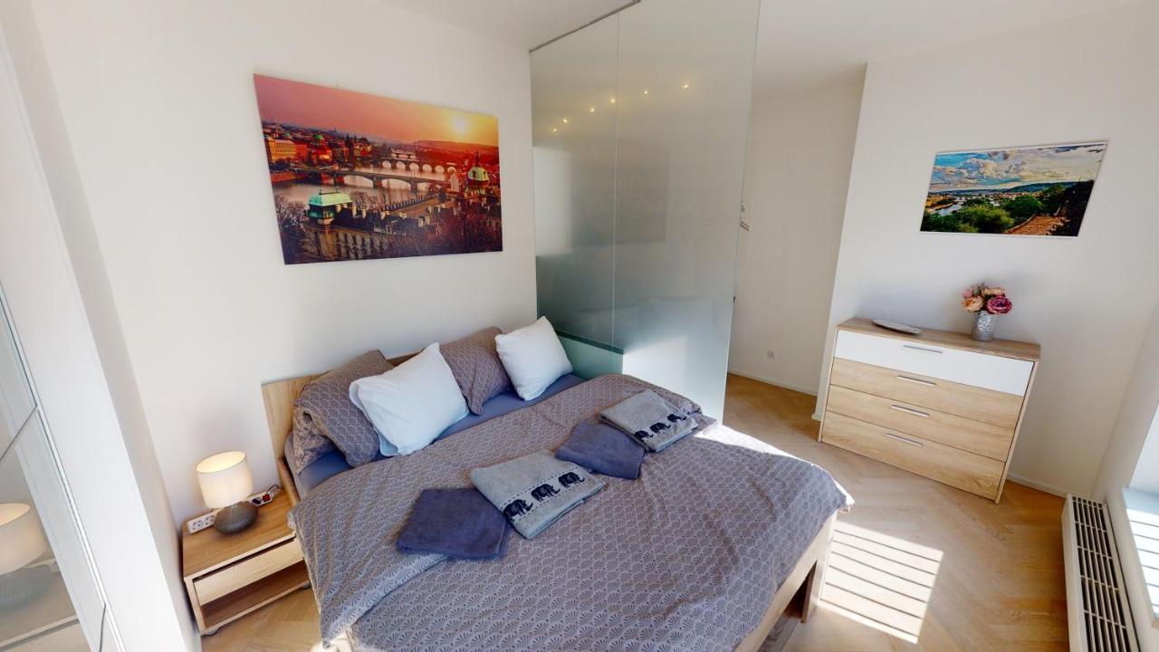 Onsite Free Garage Parking, 10min Centre By Bus Appartement *
