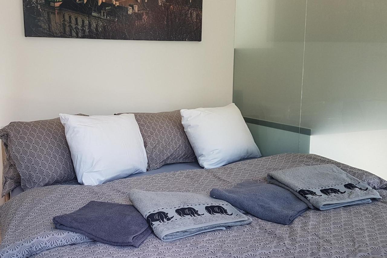 Onsite Free Garage Parking, 10min Centre By Bus Appartement