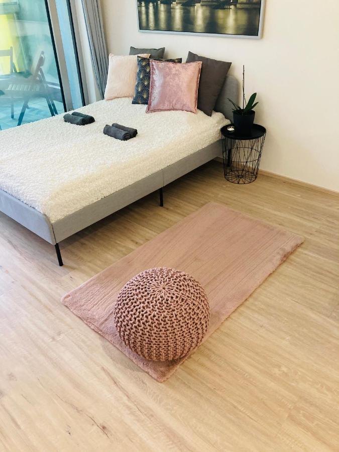 Blanc Harfa Design Appartement *