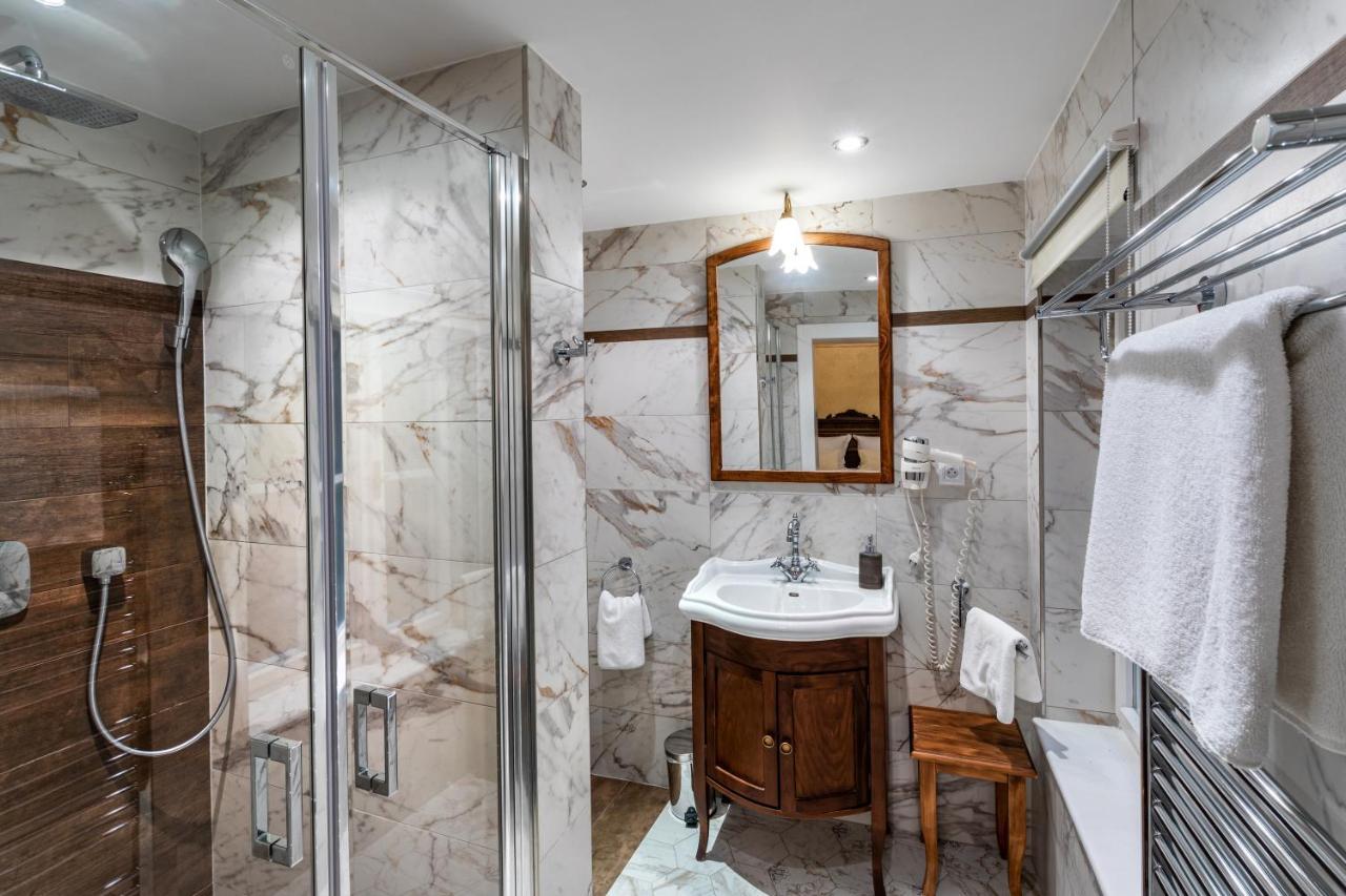 U Cerneho Orla Hotel 4*