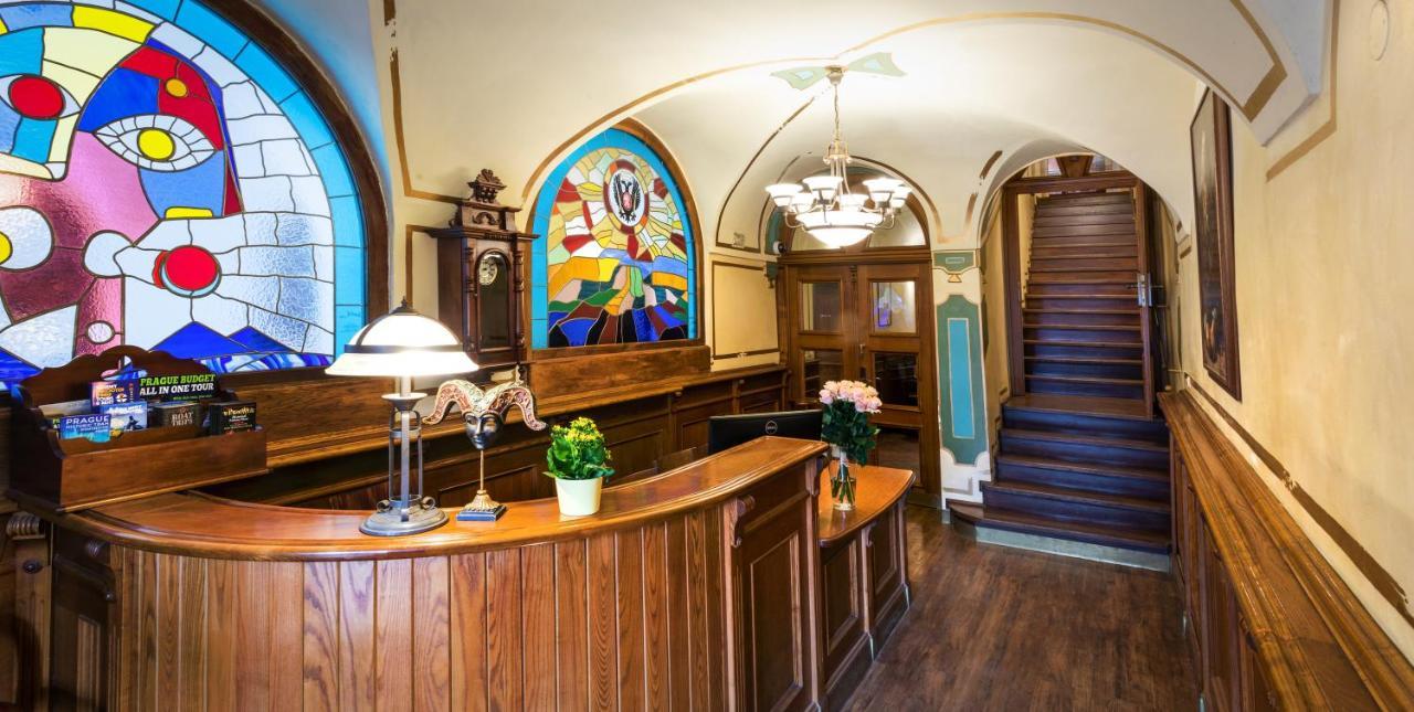 U Cerneho Orla Hotel 4*