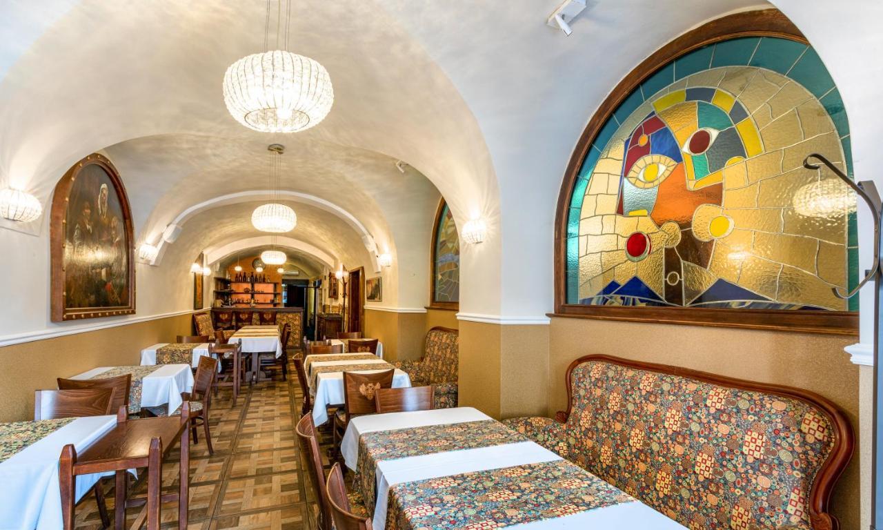 Hotel U Cerneho Orla 4*