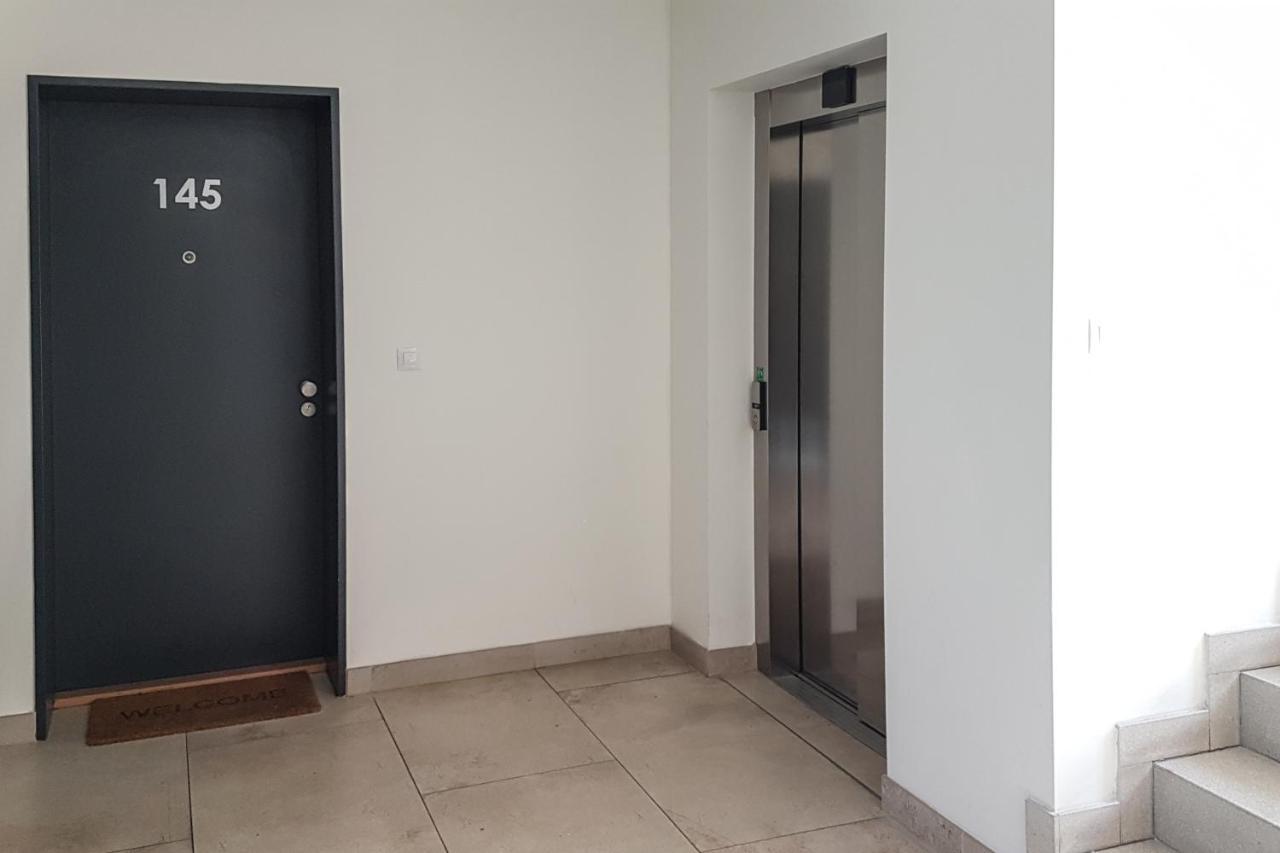 Appartement Onsite Free Garage Parking, 10min Centre By Bus