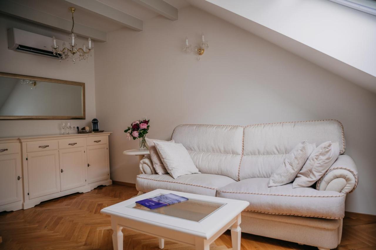 High Heaven Valentinska Apartamento