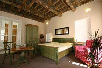 U Tri Bubnu Otel 3*