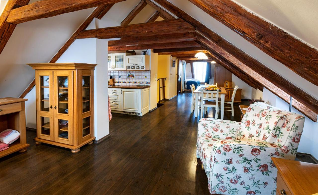 Hotel U Cerneho Orla 4*