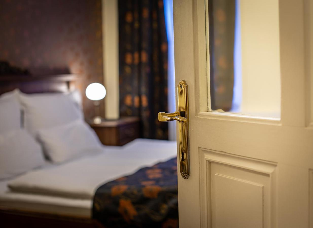 U Cerneho Orla Hotel 4*
