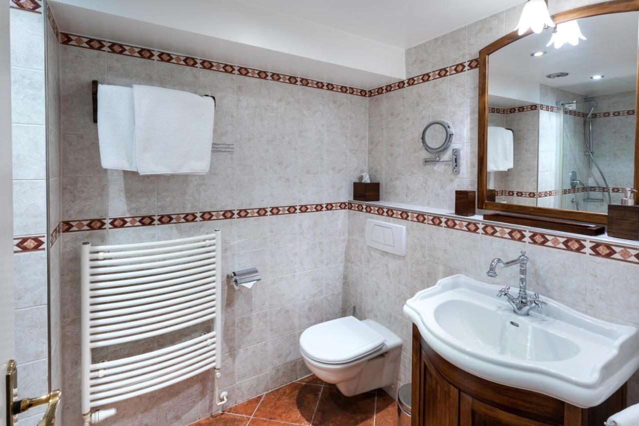 U Cerneho Orla Hotel