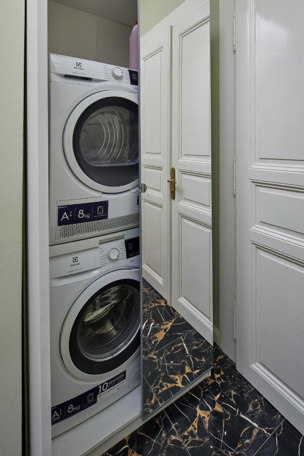 Homey In Lesser Town By Days Appartement Prague
