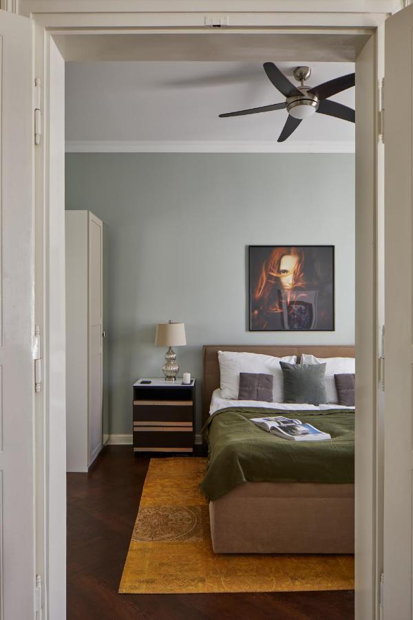 Homey In Lesser Town By Days Appartement Prague