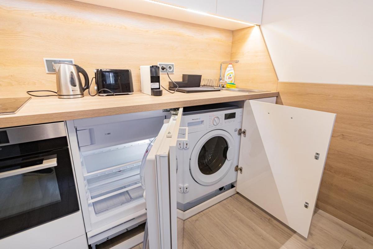 Business Andel, 10 Min To Centre, Netflix, Paid Parking Appartement *
