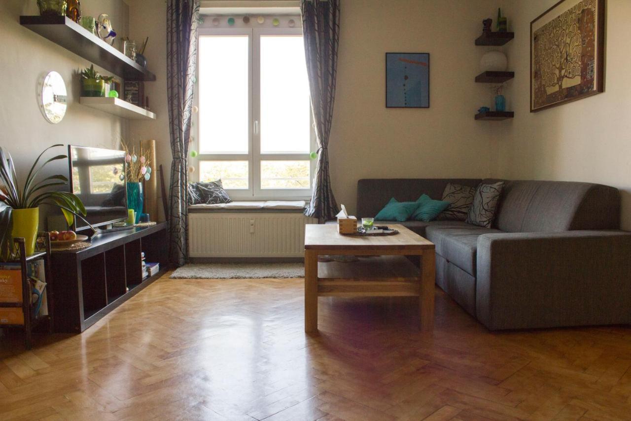 Sunny Family In Zizkov Apartment Prague