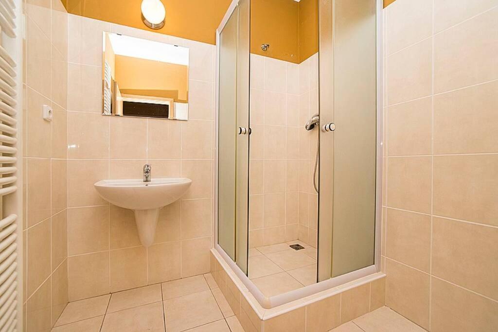 Great Terrace In Big, Flat Daire *