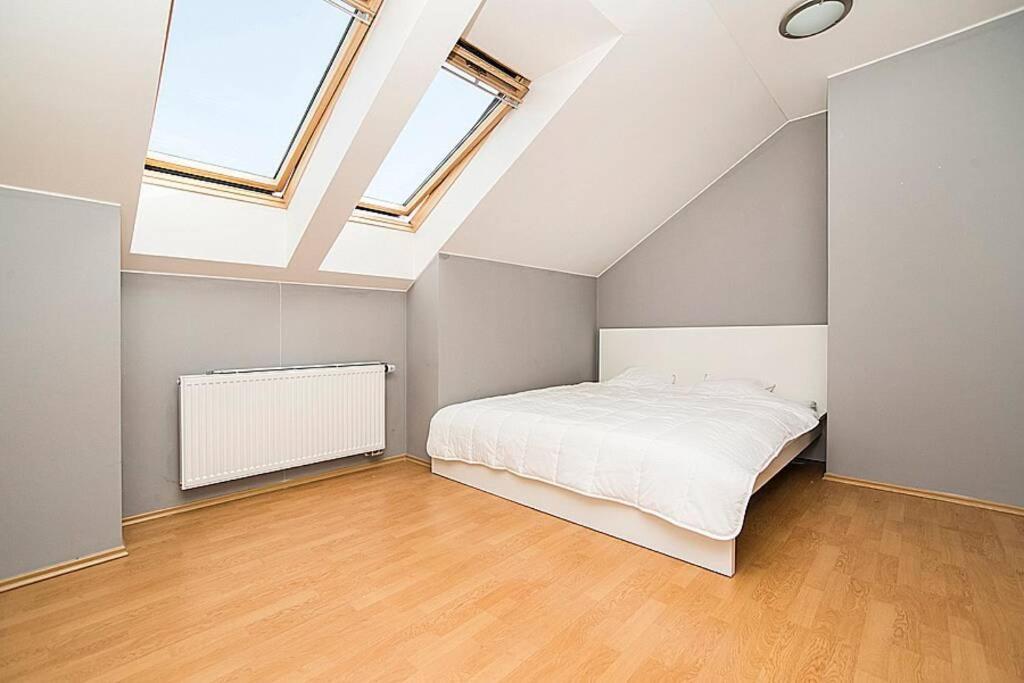 Great Terrace In Big, Flat Daire *