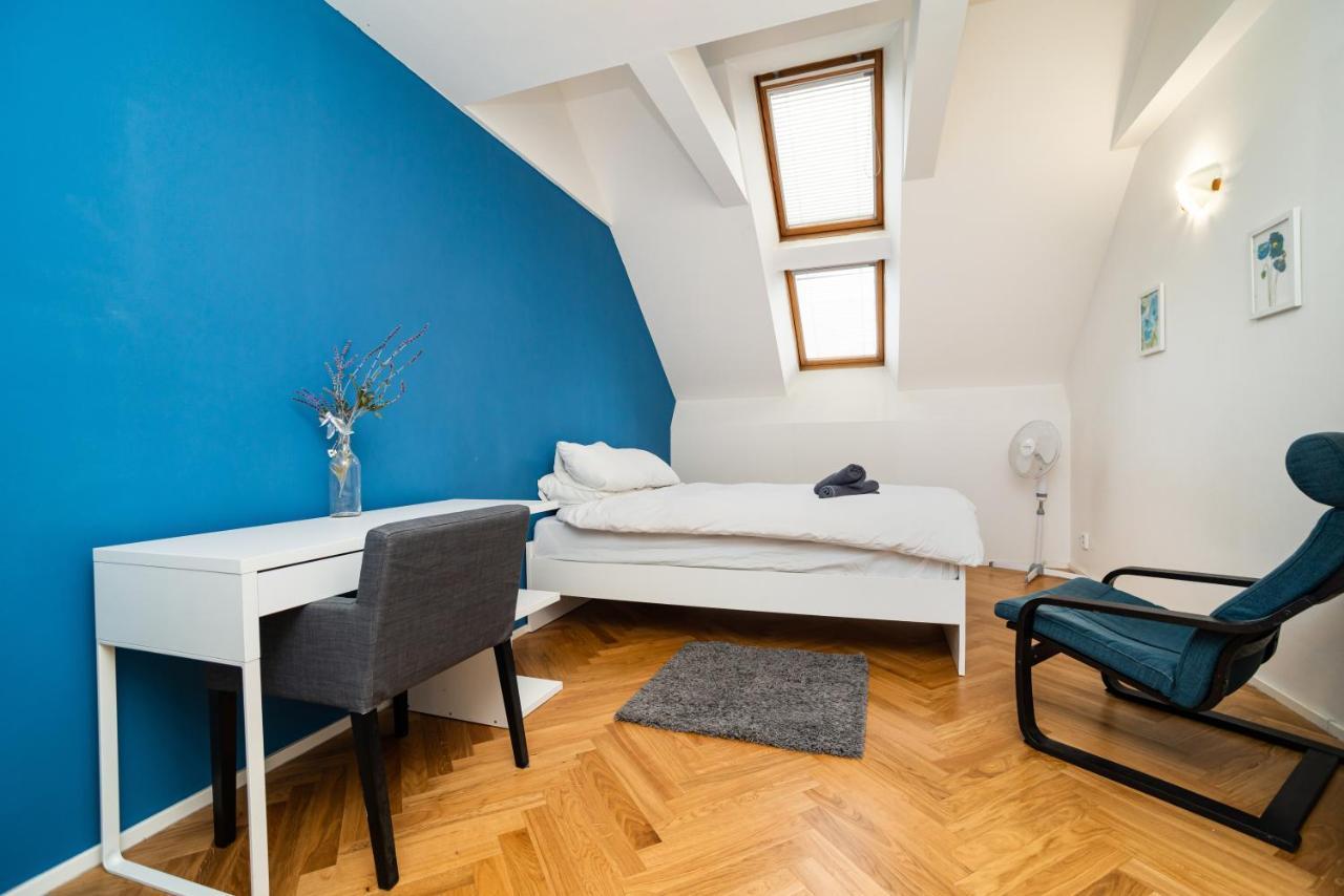 Appartement Central, Spacious, Modern 5 Bedrm Duplex W/balcony