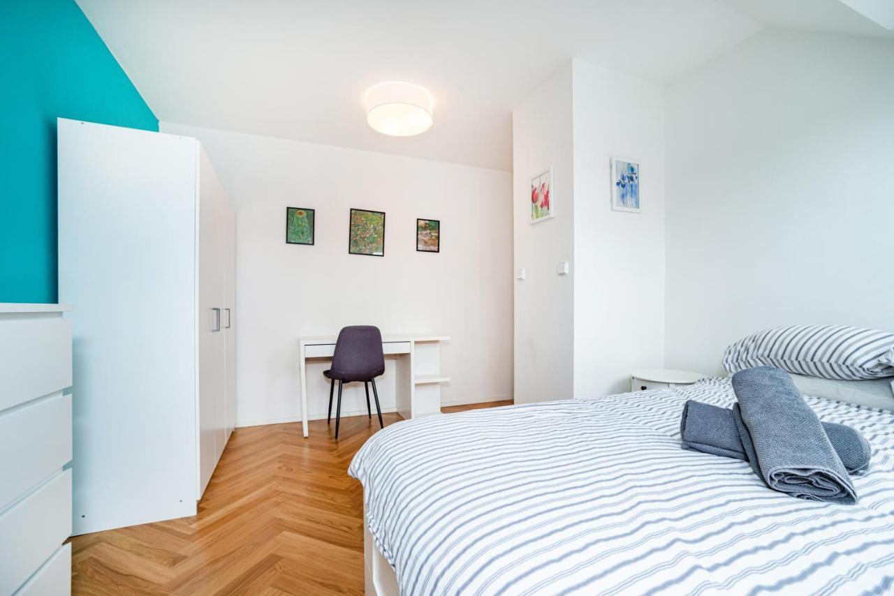 Central, Spacious, Modern 5 Bedrm Duplex W/balcony Appartement