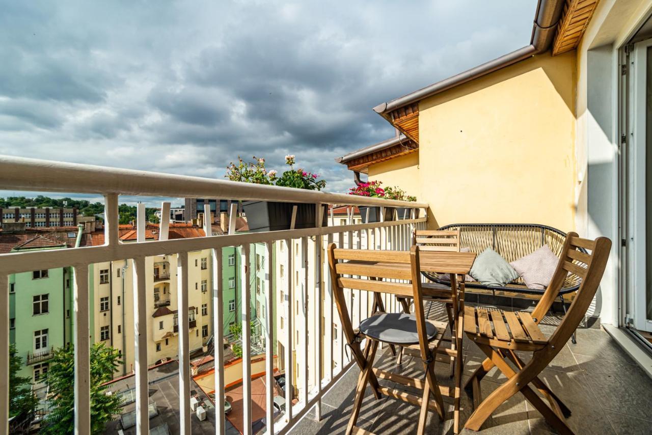 Central, Spacious, Modern 5 Bedrm Duplex W/balcony Appartement